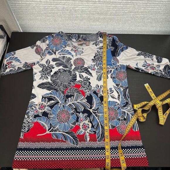 Chico's White Floral 3/4 Sleeve Marigold Cutouts Split-Neck Tunic Top Size Small - Picture 13 of 14